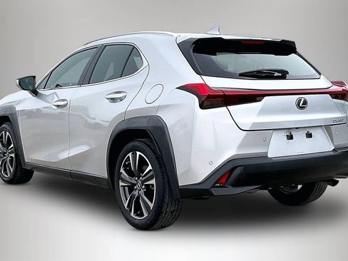 Used 2019 Lexus UX 200 w/ Premium Package FWD image 4