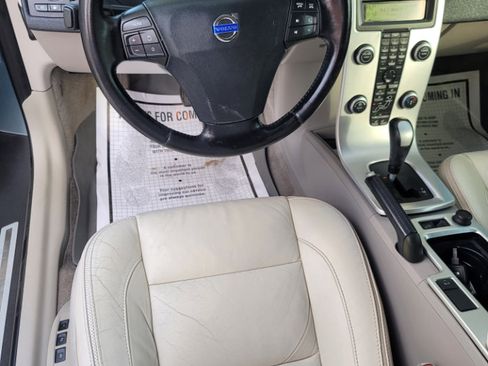 Used 2011 Volvo C70 T5 w/ Convenience Pkg image 11