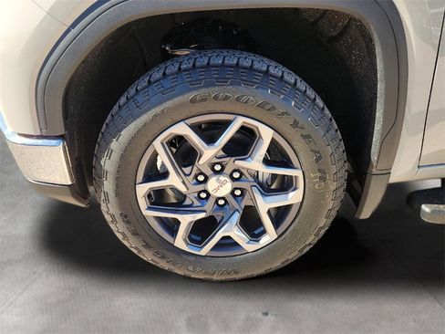 New 2026 GMC Sierra 1500 SLE image 9