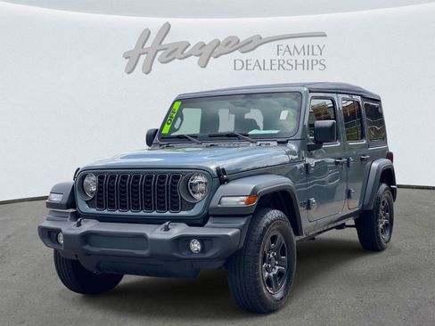 Used 2025 Jeep Wrangler Unlimited Sport AWD/4WD image 8