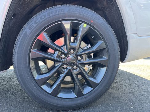 New 2026 Jeep Grand Cherokee L Limited AWD/4WD image 11