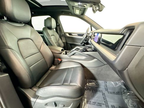 Used 2024 Porsche Cayenne image 27
