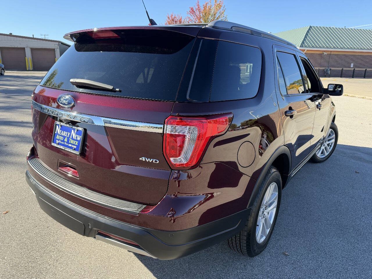 Used 2019 Ford Explorer XLT w/ Equipment Group 202A AWD/4WD image 7
