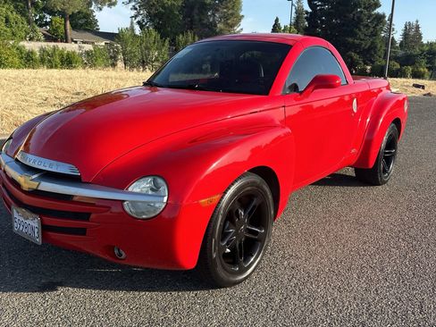 Used 2003 Chevrolet SSR w/ Preferred Equipment Group image 1