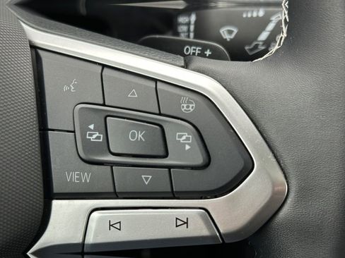 Used 2025 Volkswagen Atlas Cross Sport SE image 20