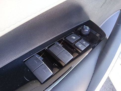 Used 2022 Toyota Corolla XSE FWD image 12