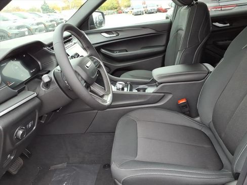 New 2025 Jeep Grand Cherokee L Laredo AWD/4WD image 8