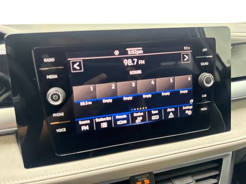 Used 2025 Volkswagen Taos SE w/ Panoramic Sunroof Package FWD image 64