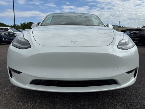 Used 2021 Tesla Model Y Long Range AWD/4WD image 2