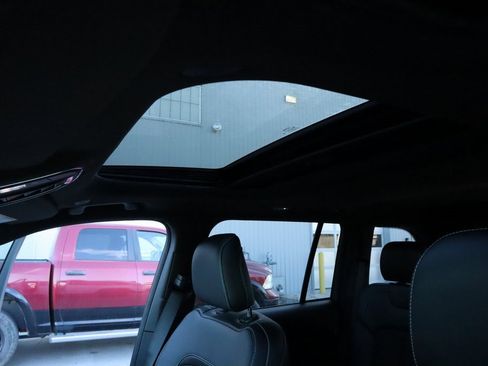 New 2025 Jeep Grand Cherokee Altitude image 15