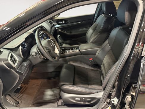Used 2023 Nissan Maxima SR w/ Sport Mat Group FWD image 10