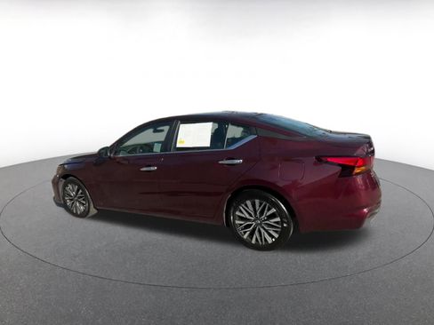 Used 2025 Nissan Altima 2.5 SV image 9