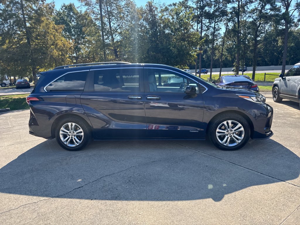 Certified 2021 Toyota Sienna XSE w/ XSE Plus Package AWD/4WD image 8