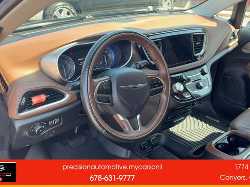 Used 2017 Chrysler Pacifica Limited image 9