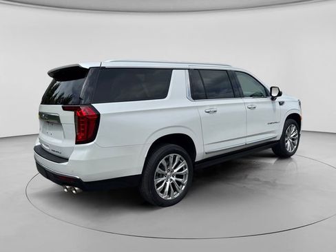 Used 2023 GMC Yukon XL Denali AWD/4WD image 6
