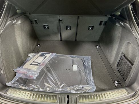 Certified 2025 Porsche Macan image 20