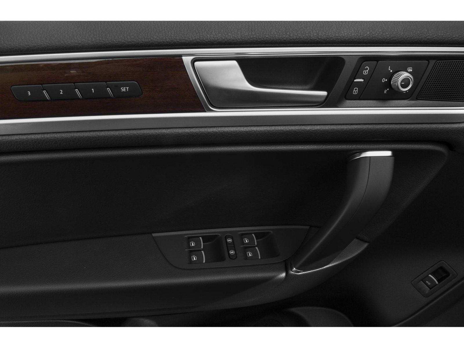 Used 2015 Volkswagen Touareg Executive AWD/4WD image 13