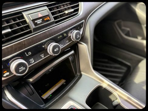 Used 2018 Honda Accord Touring image 29