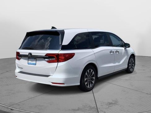 Certified 2024 Honda Odyssey EX-L image 3