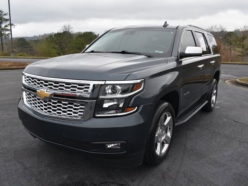 Used 2020 Chevrolet Tahoe LT w/ Luxury Package image 2