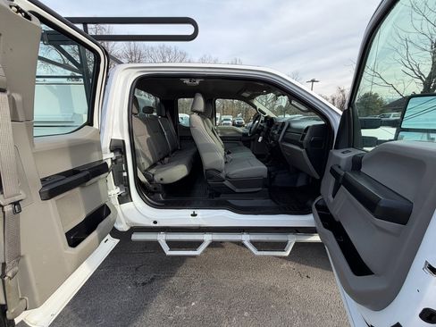 Used 2019 Ford F350 XL w/ Power Equipment Group image 30