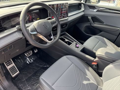 New 2026 Volkswagen Tiguan SE R-Line FWD image 10
