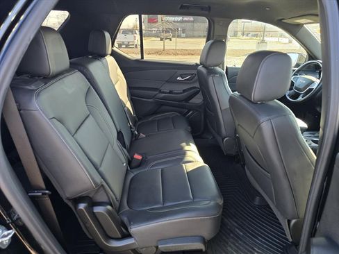 Used 2022 Chevrolet Traverse LT image 13