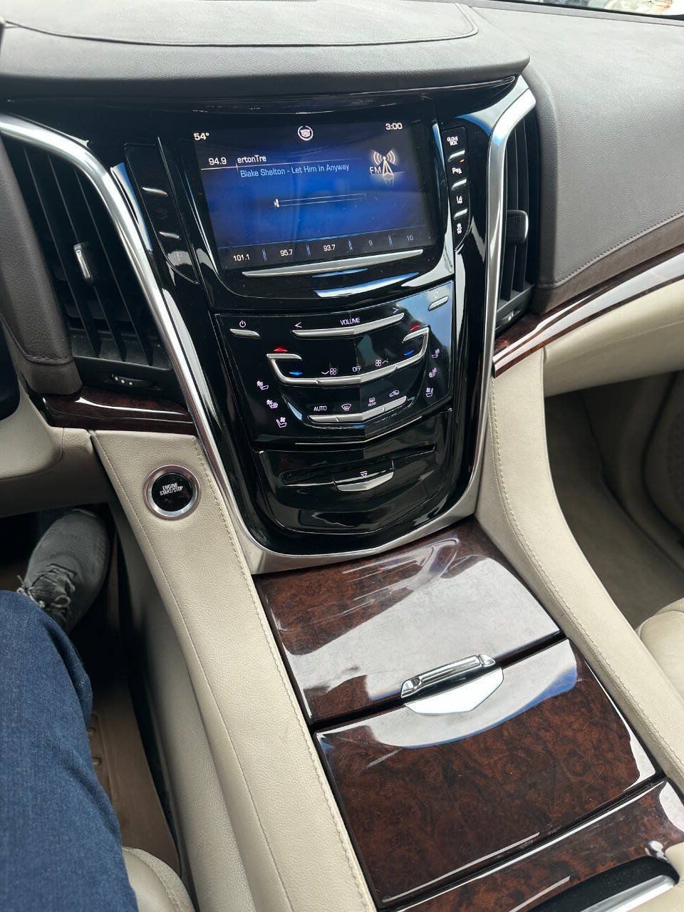 Used 2015 Cadillac Escalade ESV Luxury AWD/4WD image 30