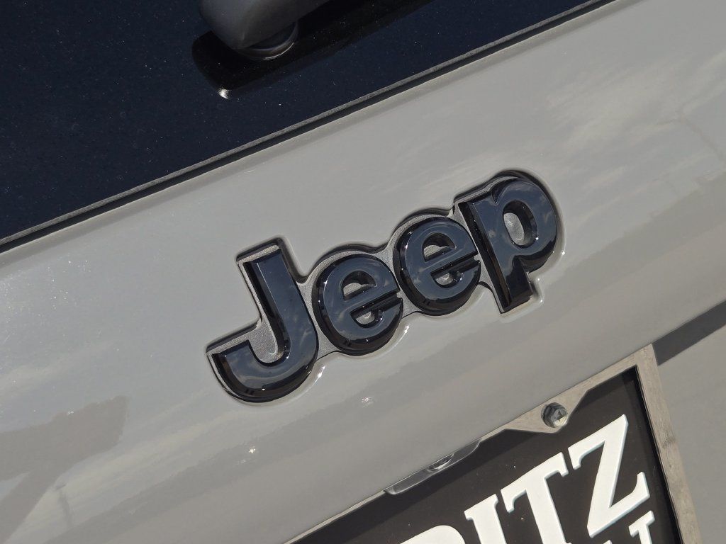 Used 2023 Jeep Cherokee Altitude Lux AWD/4WD image 11
