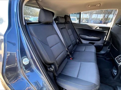 Used 2021 Kia Sportage LX image 19