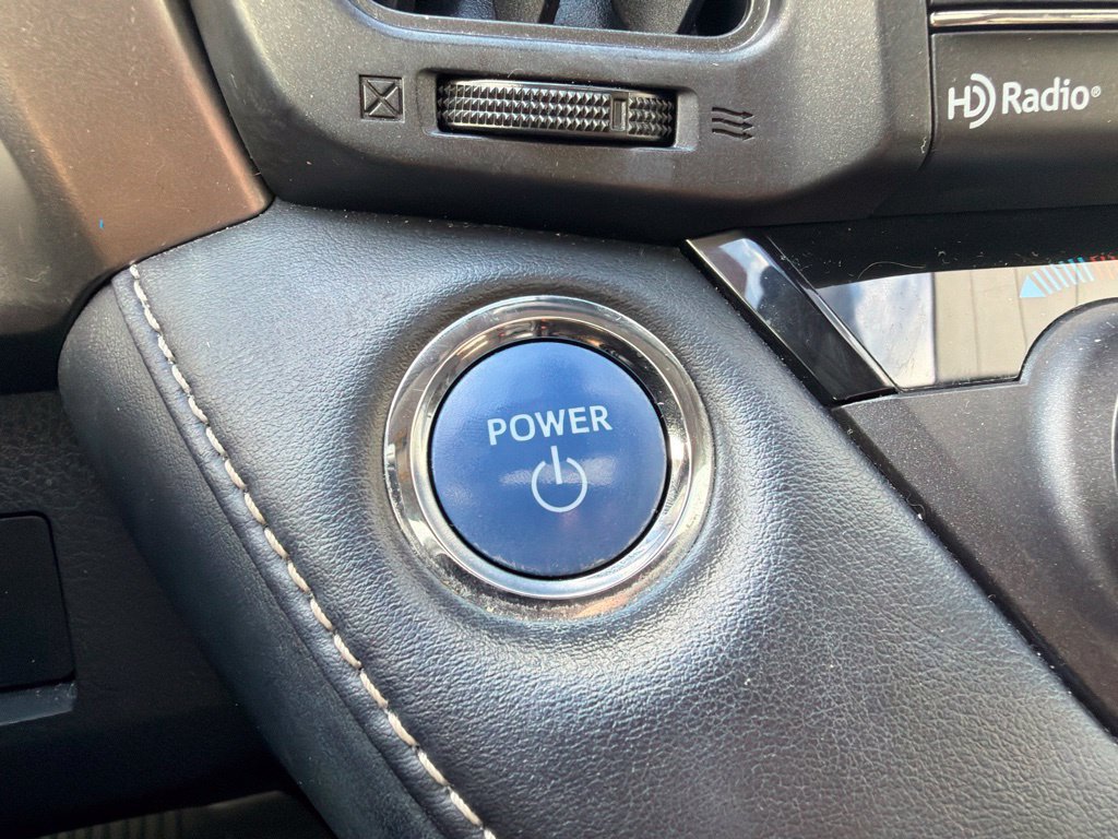 Used 2018 Toyota RAV4 XLE AWD/4WD image 8