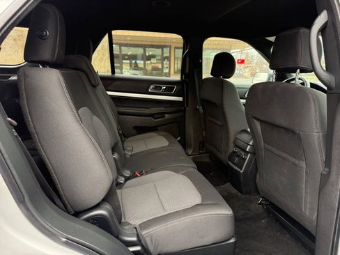 Used 2017 Ford Explorer XLT image 15