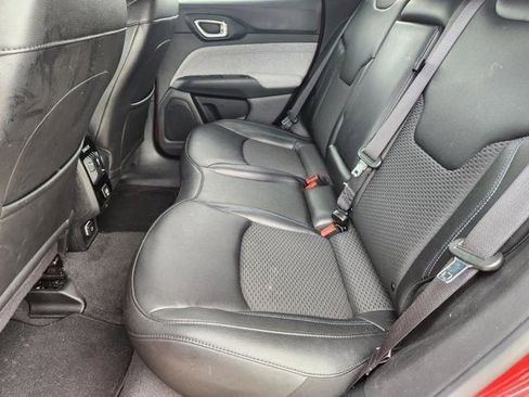 Used 2024 Jeep Compass Latitude AWD/4WD image 30