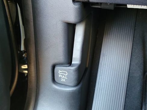 Used 2023 Ford Explorer XLT RWD image 17