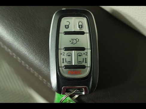 Used 2017 Chrysler Pacifica Touring Plus FWD image 22