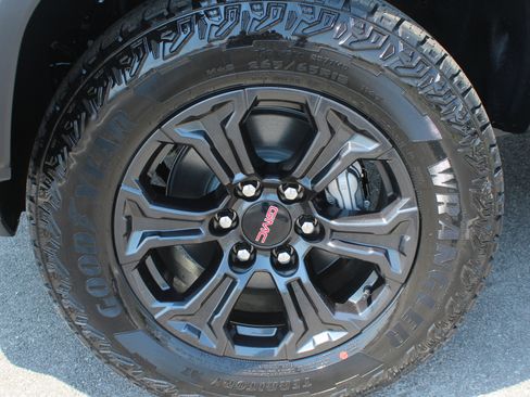 New 2025 GMC Canyon Elevation w/ Convenience Package image 19