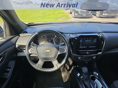 Used 2023 Chevrolet Traverse LT FWD image 9