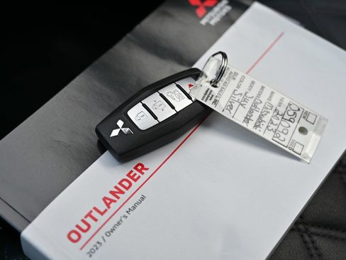 Used 2023 Mitsubishi Outlander SEL image 31