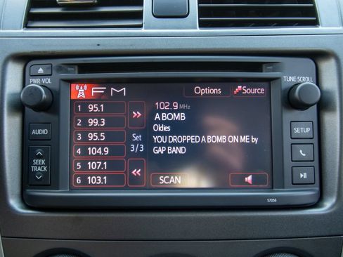 Used 2013 Toyota Corolla S FWD image 25