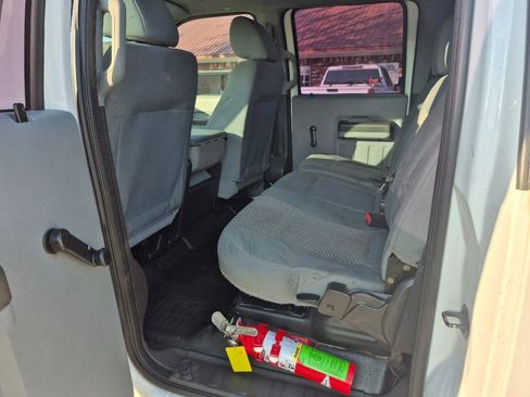 Used 2014 Ford F250 XL w/ Camper Package image 17