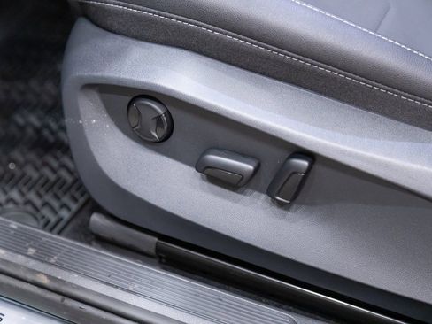 New 2026 Volkswagen Taos SE image 9