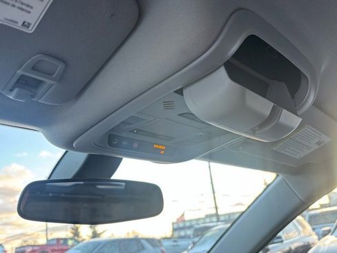 Used 2018 Chevrolet Equinox LT image 28