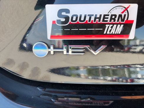 Used 2025 Toyota Camry SE FWD image 33