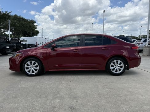 Used 2025 Toyota Corolla LE FWD image 9