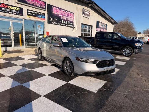 Used 2024 Honda Accord EX image 3