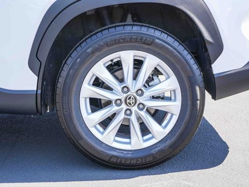 Certified 2024 Toyota Corolla Cross LE w/ Moonroof Package FWD image 12