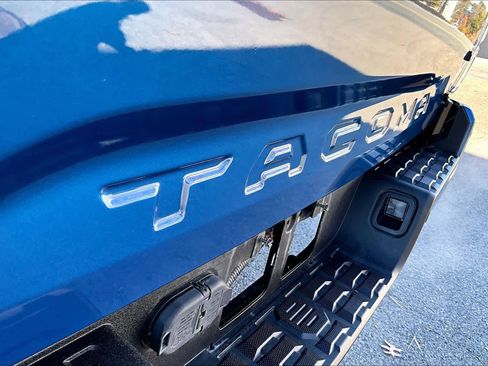 Used 2016 Toyota Tacoma Limited image 29