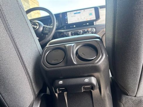 Used 2024 Jeep Wrangler Unlimited AWD/4WD image 10