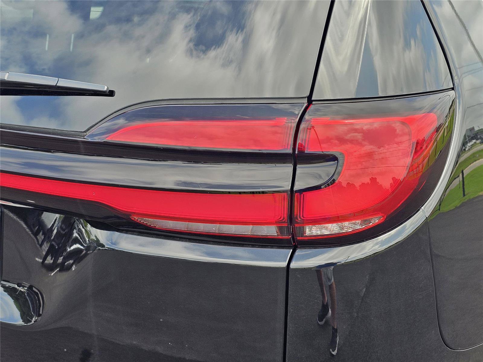 New 2027 Chrysler Pacifica Select FWD image 9