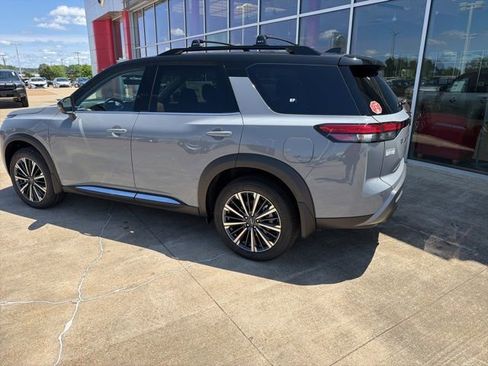 New 2026 Nissan Pathfinder Platinum AWD/4WD image 2